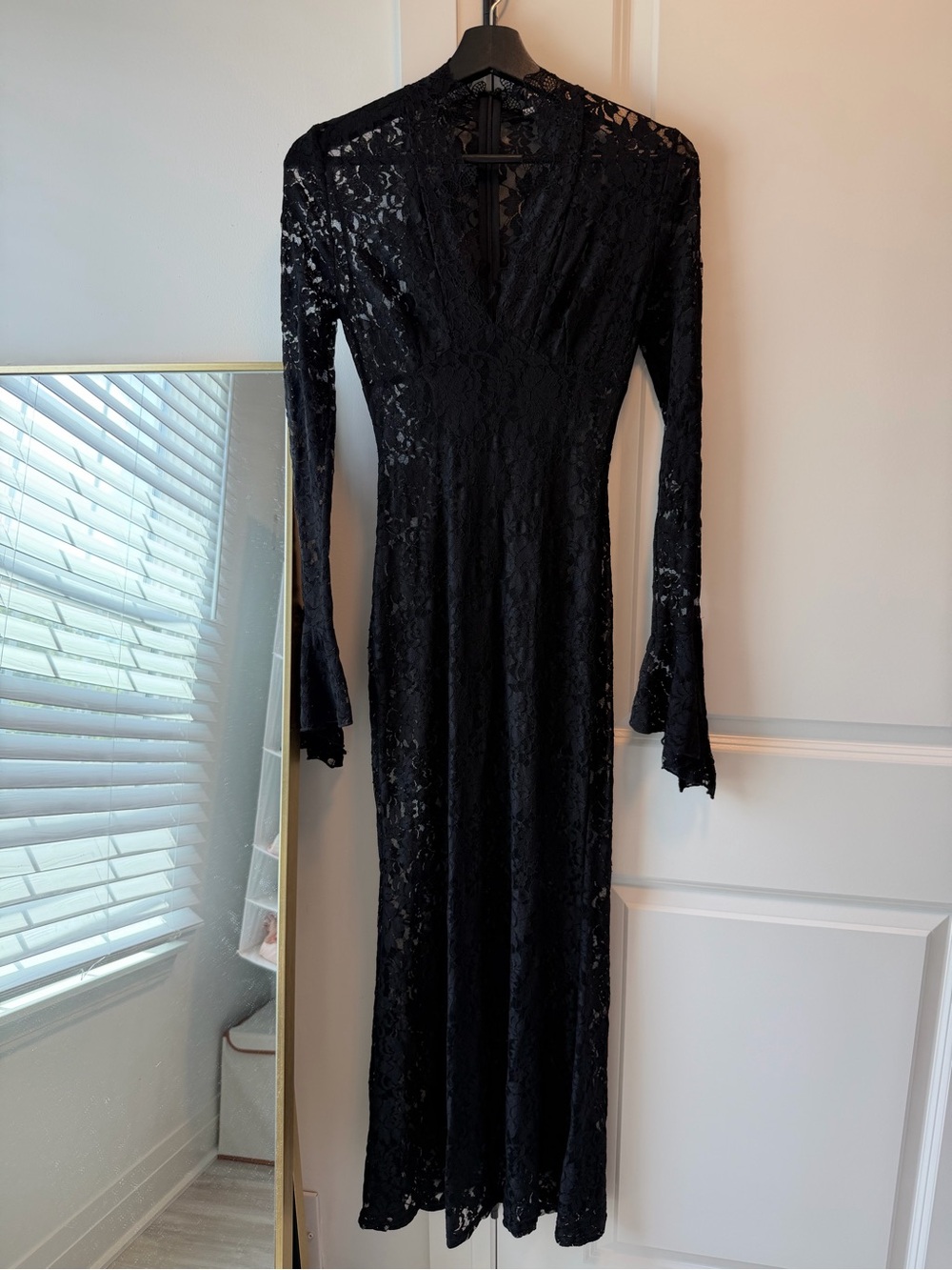 Black Lace Long-Sleeve Maxi Dress - Picture 8 of 8
